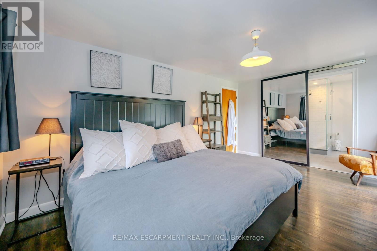 260 LINWOOD CRESCENT Image 32