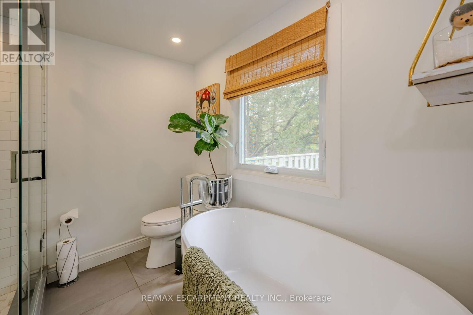 260 LINWOOD CRESCENT Image 35