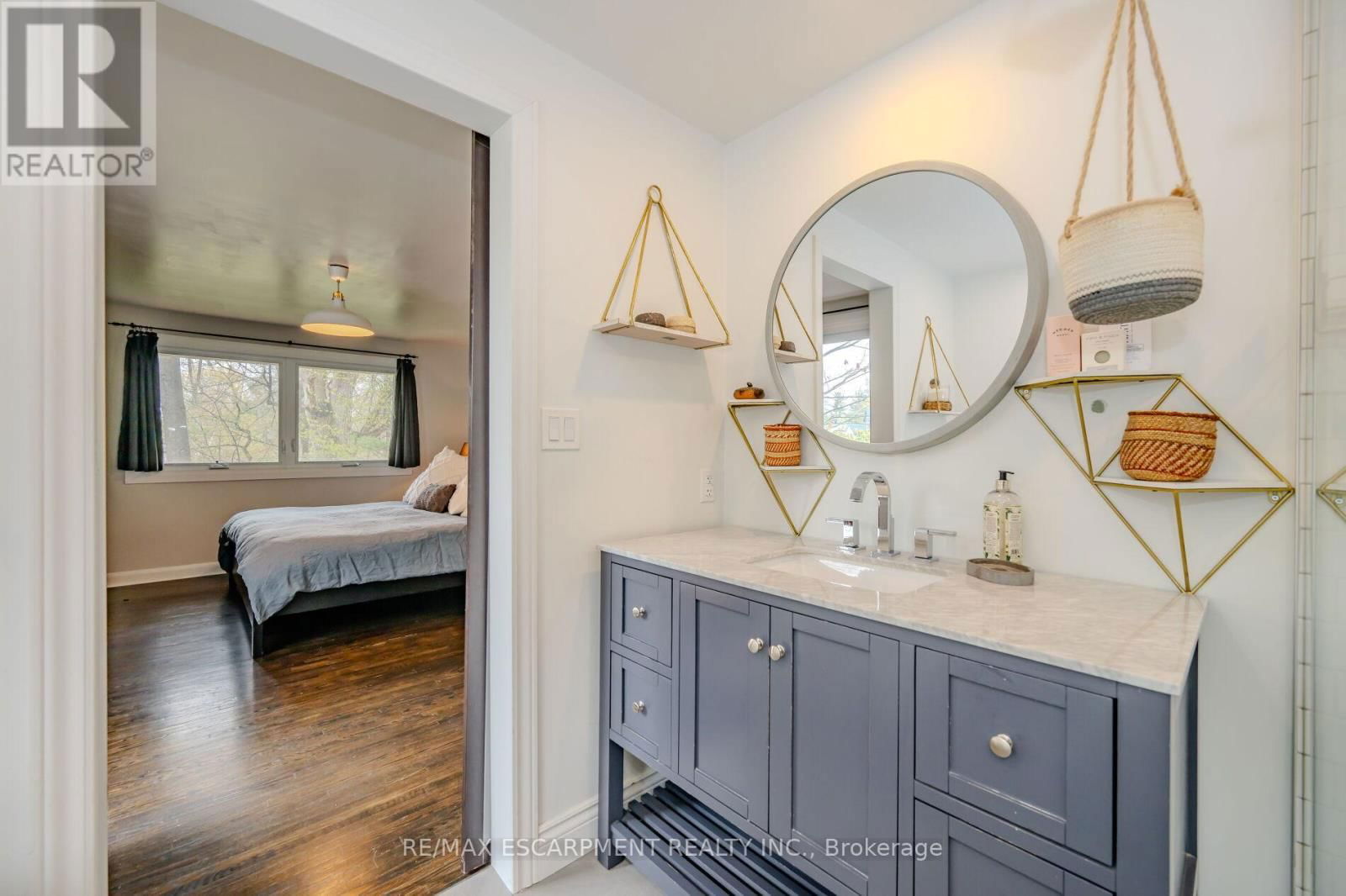 260 LINWOOD CRESCENT Image 36