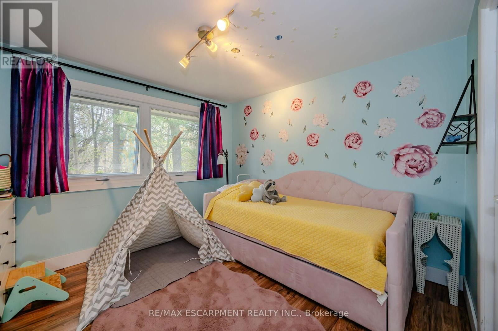 260 LINWOOD CRESCENT Image 38