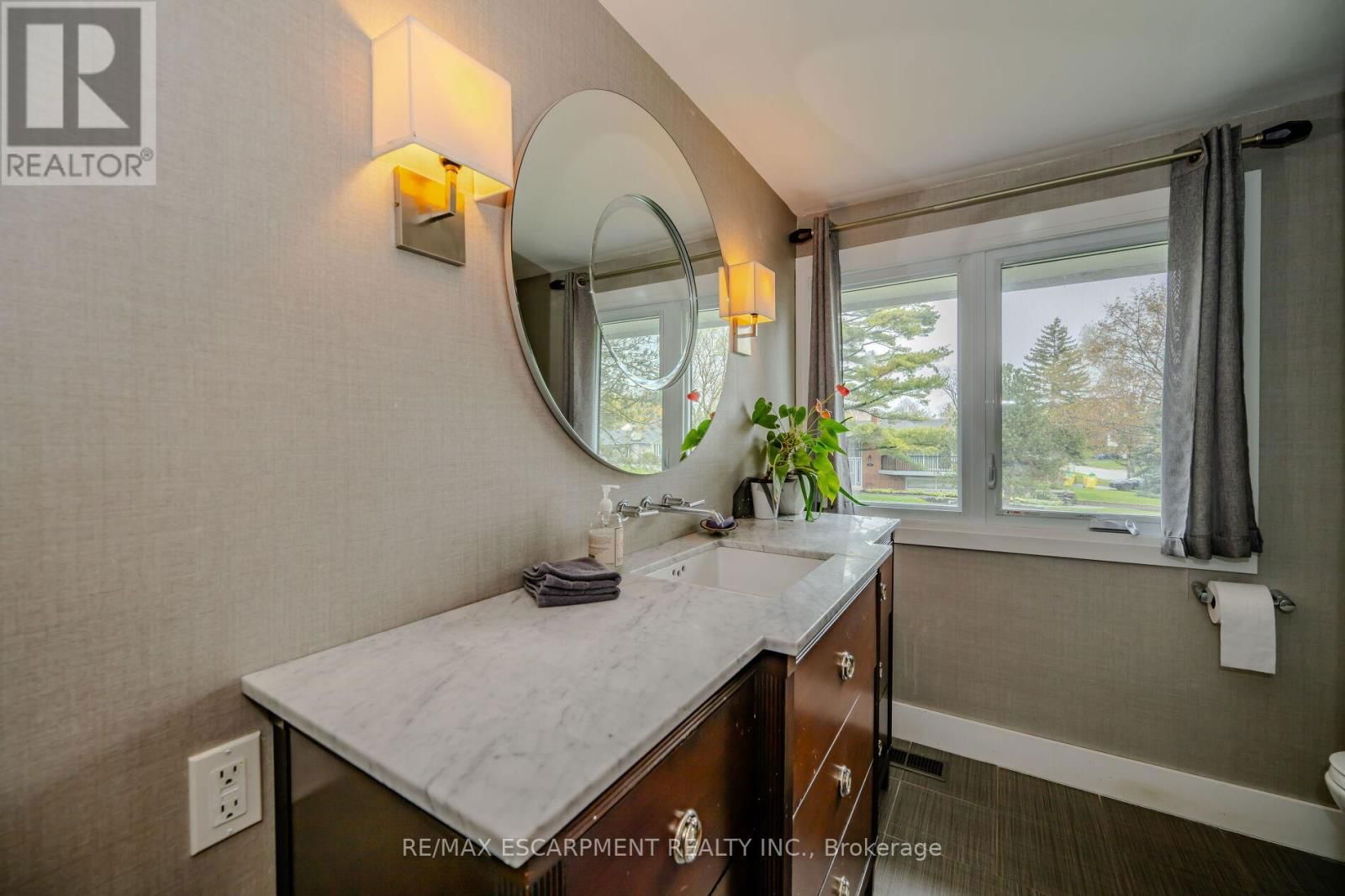 260 LINWOOD CRESCENT Image 40