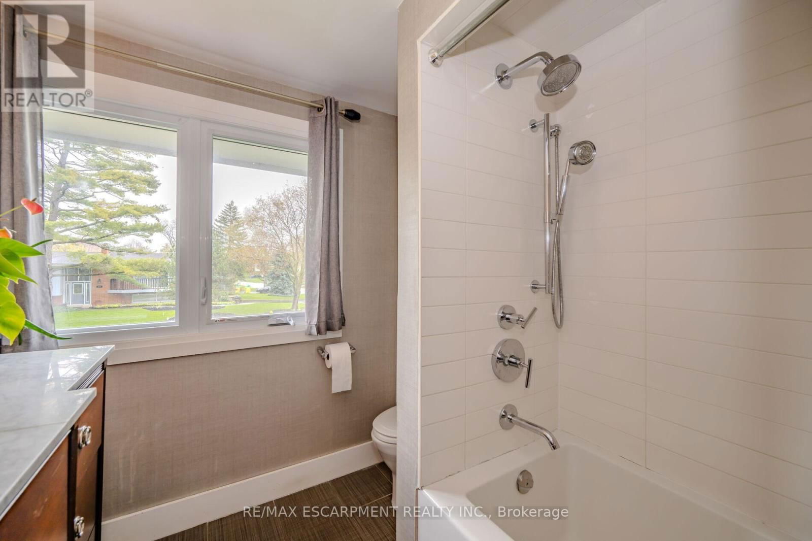 260 LINWOOD CRESCENT Image 42