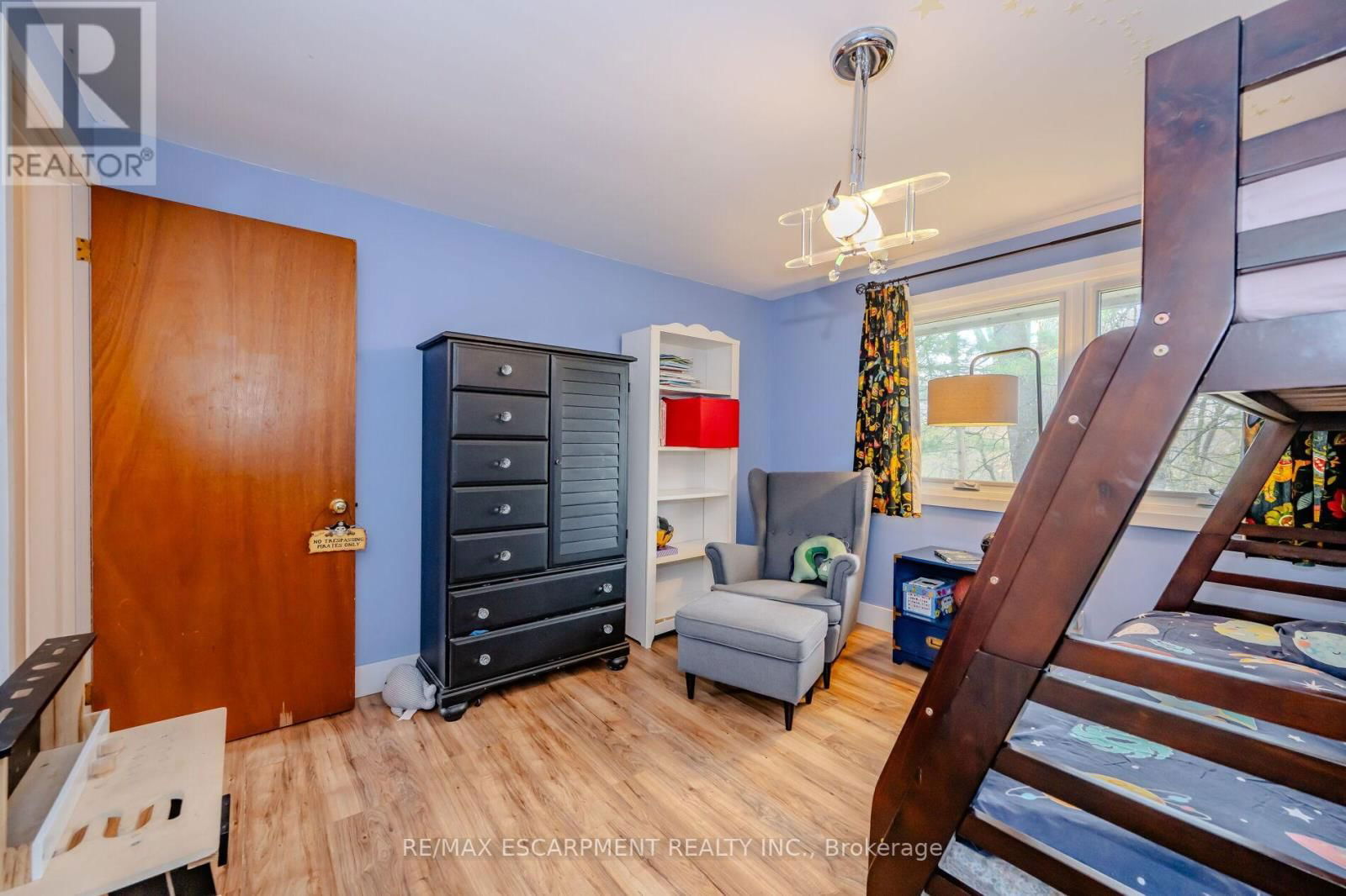 260 LINWOOD CRESCENT Image 44