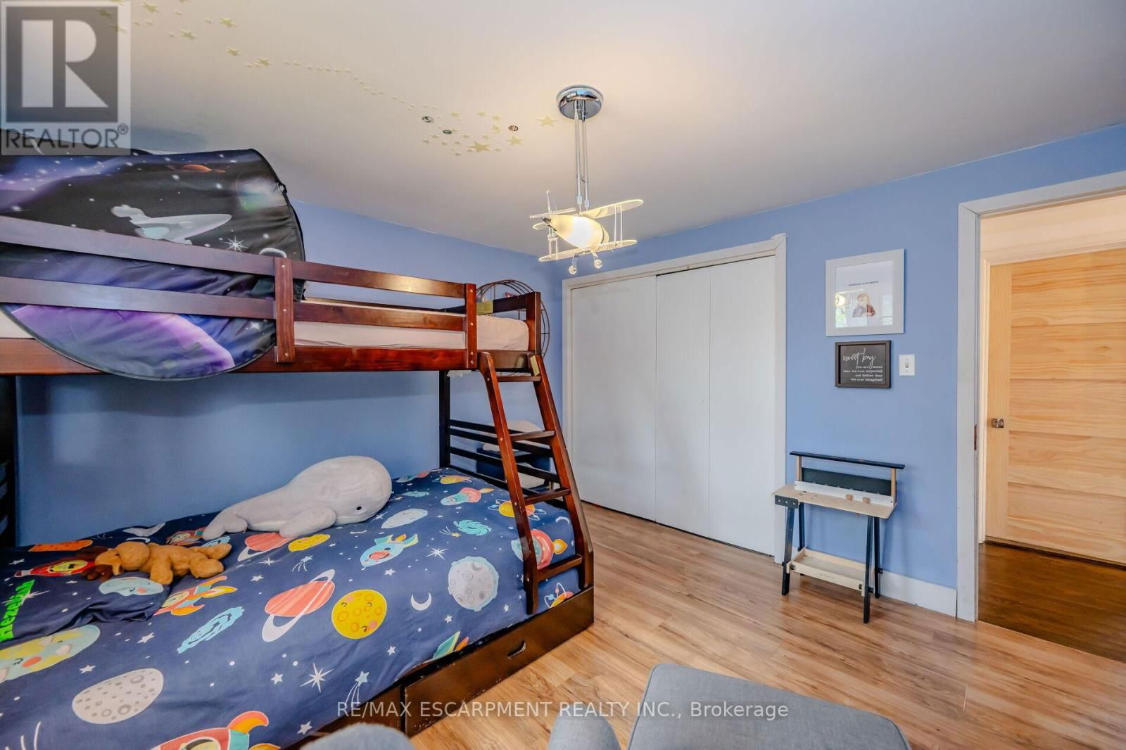 260 LINWOOD CRESCENT Image 45