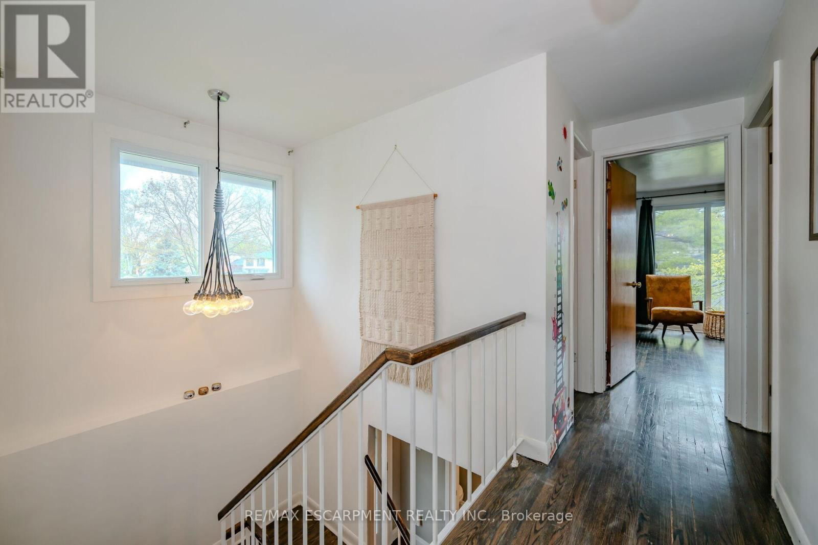 260 LINWOOD CRESCENT Image 46