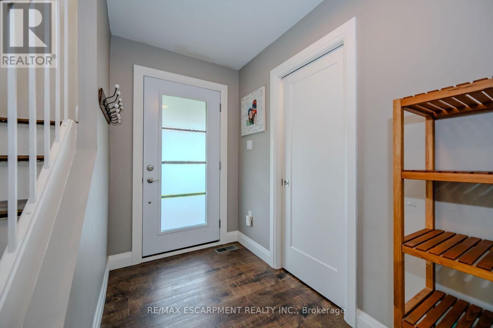 260 LINWOOD CRESCENT Image 5