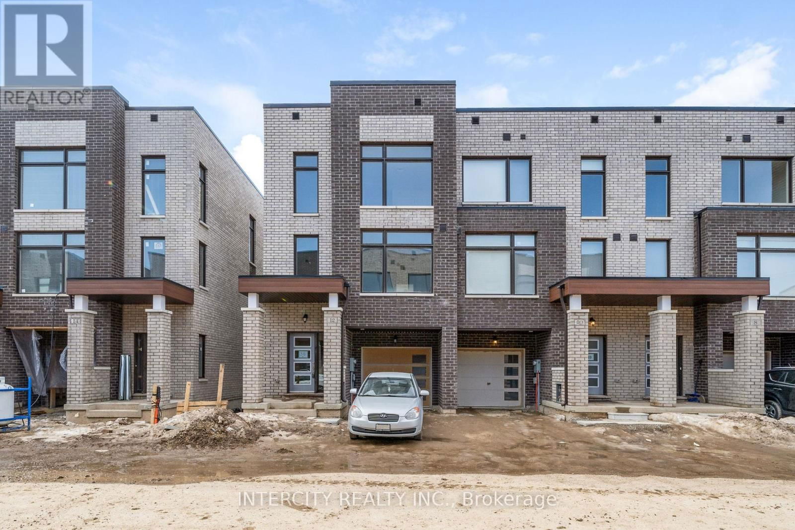 12 QUEENPOST DRIVE Image 1