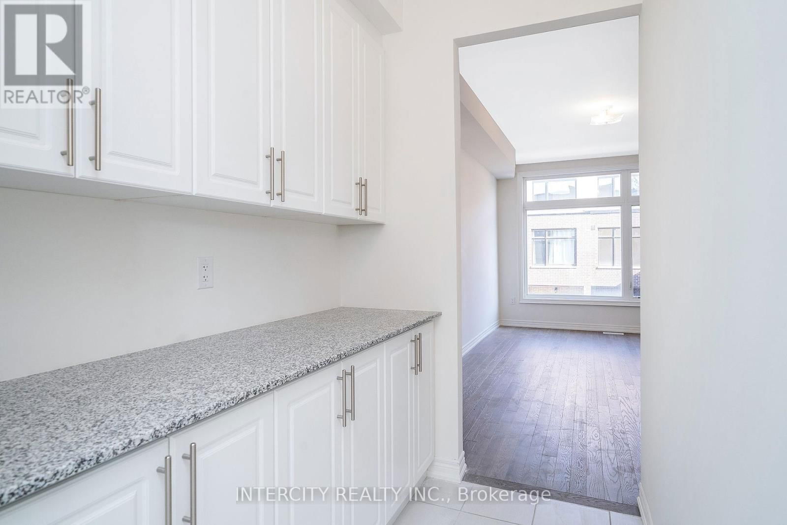 12 QUEENPOST DRIVE Image 16