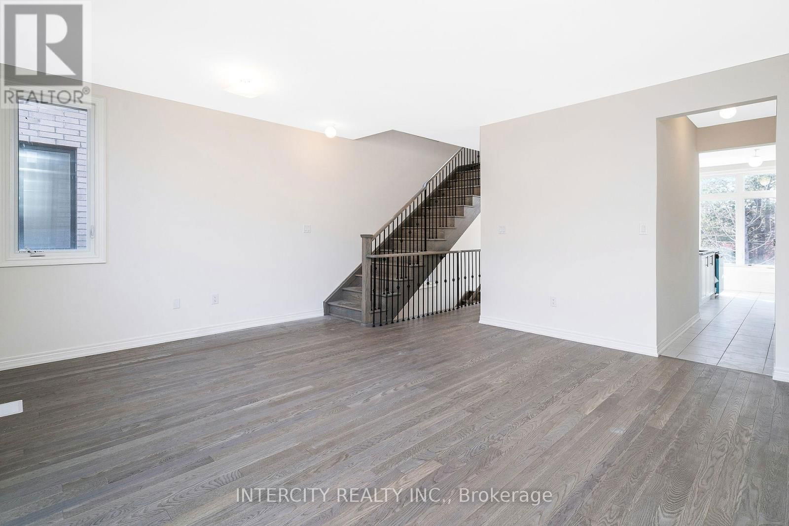 12 QUEENPOST DRIVE Image 18