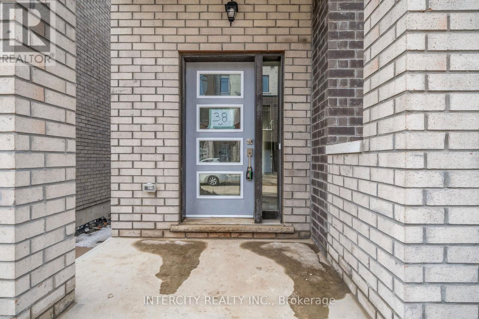 12 QUEENPOST DRIVE Image 2
