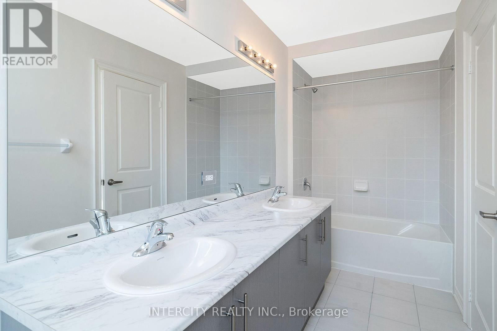 12 QUEENPOST DRIVE Image 23