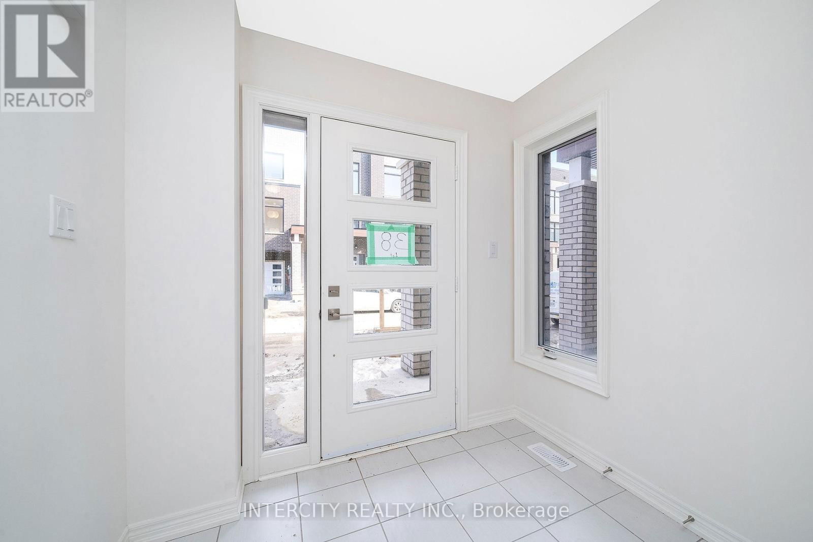 12 QUEENPOST DRIVE Image 3