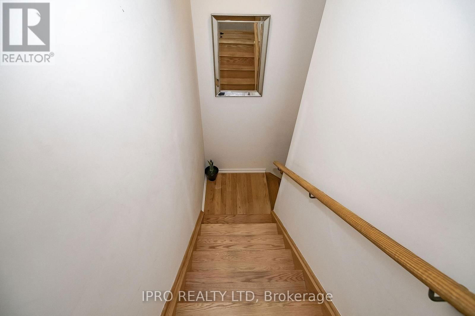 138 LANDSBRIDGE STREET Image 10