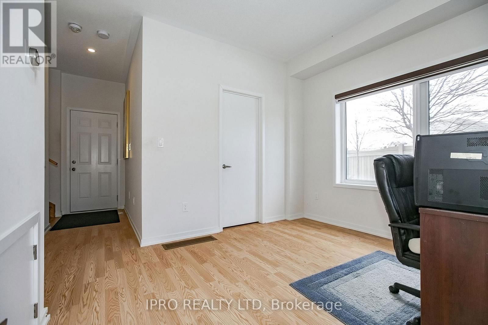 138 LANDSBRIDGE STREET Image 13