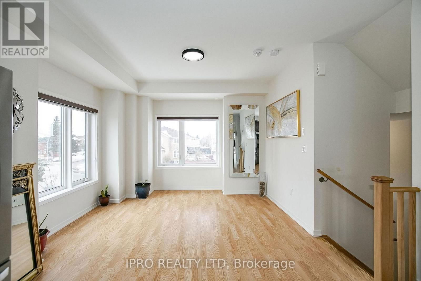 138 LANDSBRIDGE STREET Image 15