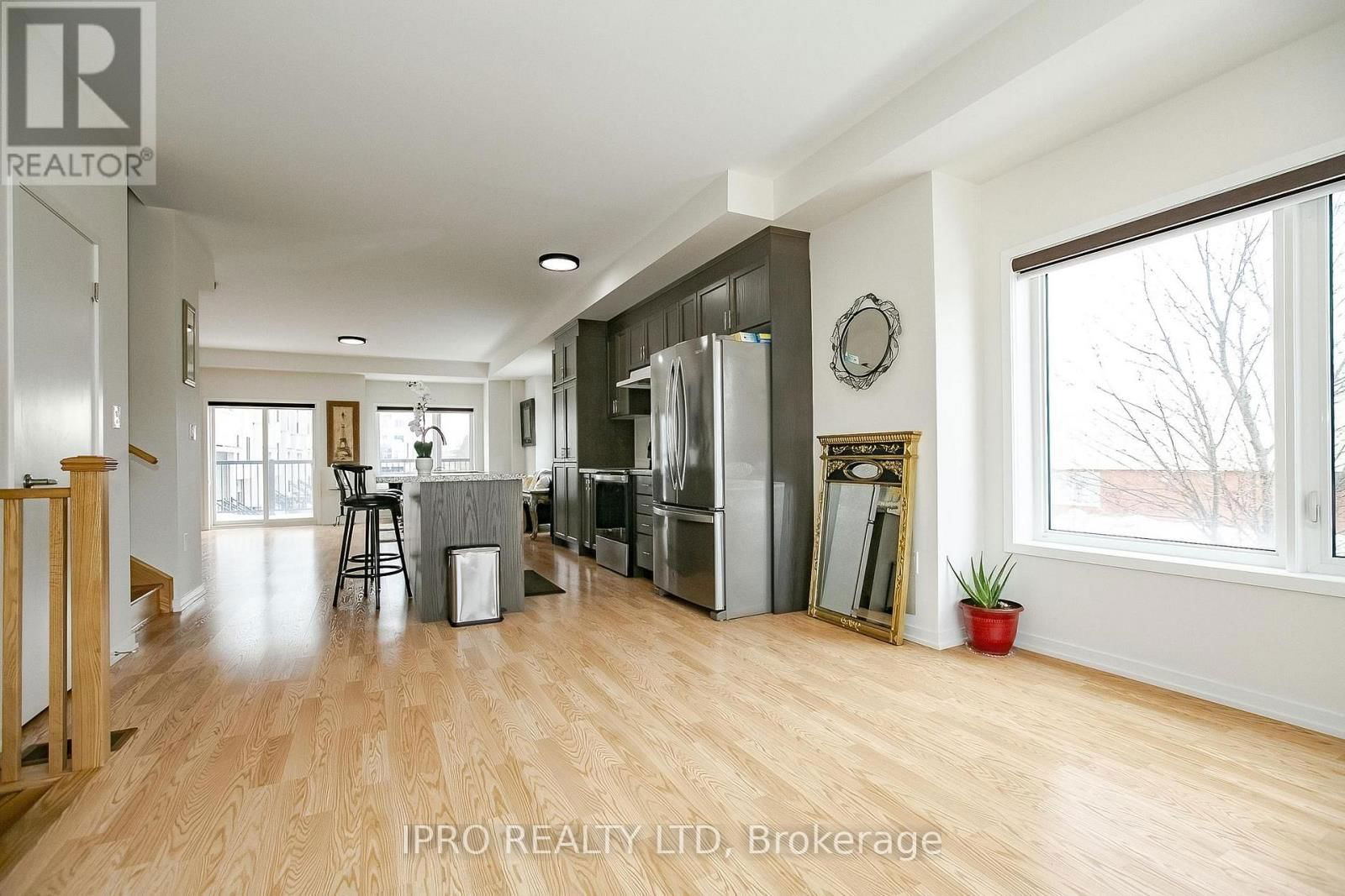138 LANDSBRIDGE STREET Image 18