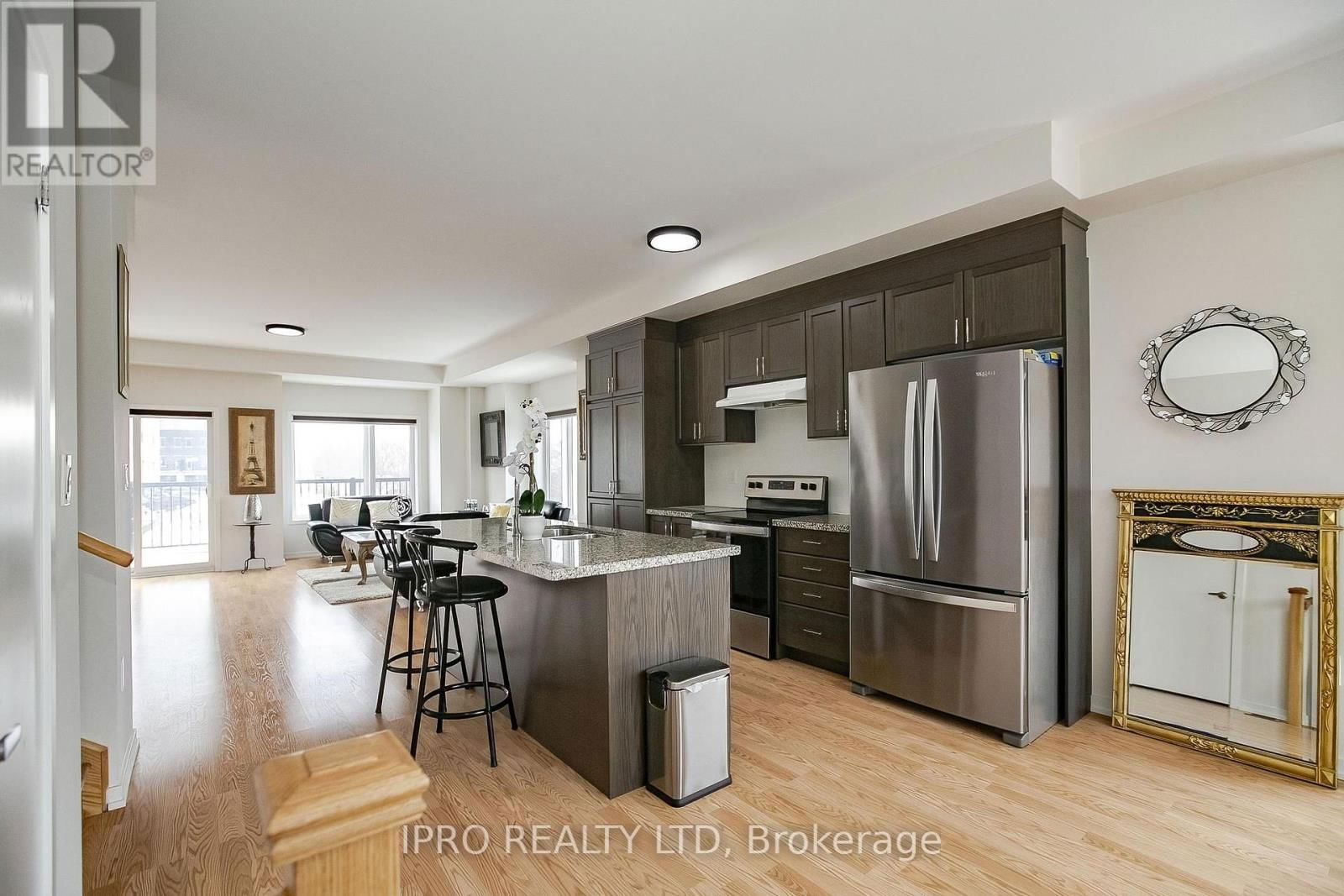 138 LANDSBRIDGE STREET Image 19