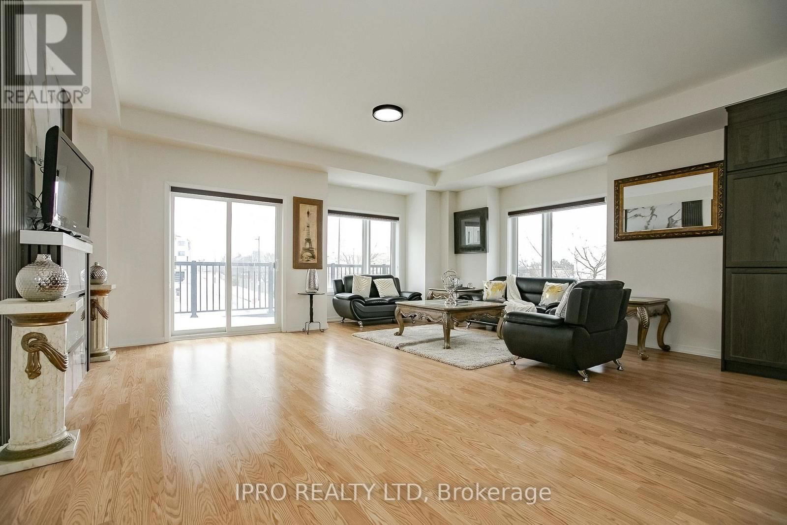 138 LANDSBRIDGE STREET Image 20