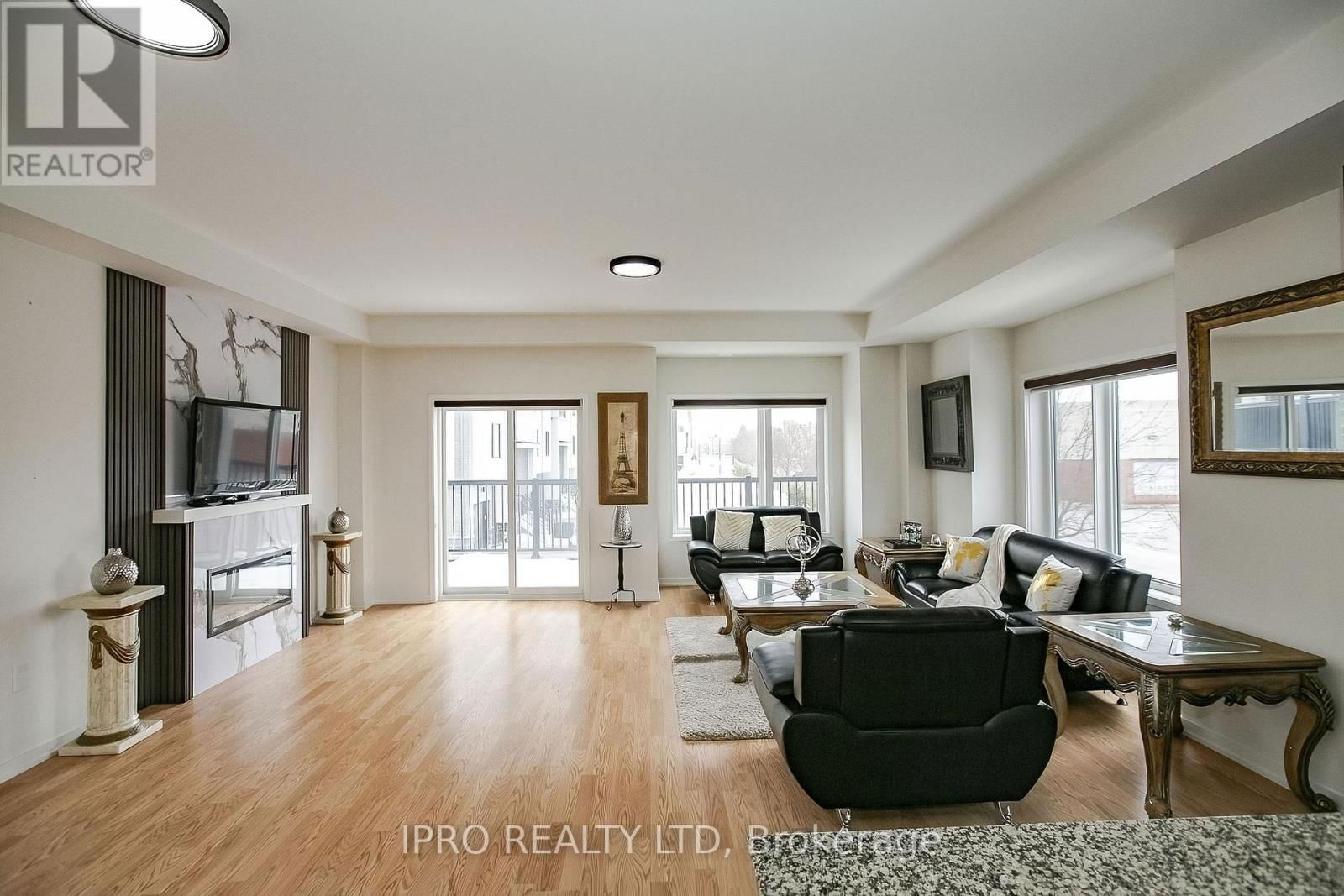 138 LANDSBRIDGE STREET Image 21