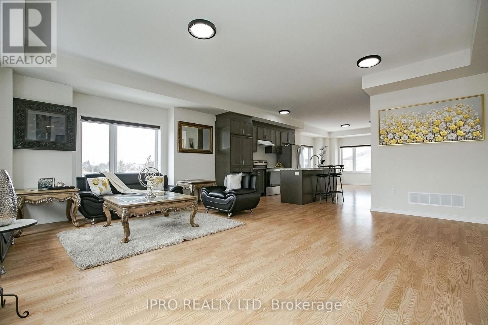 138 LANDSBRIDGE STREET Image 25