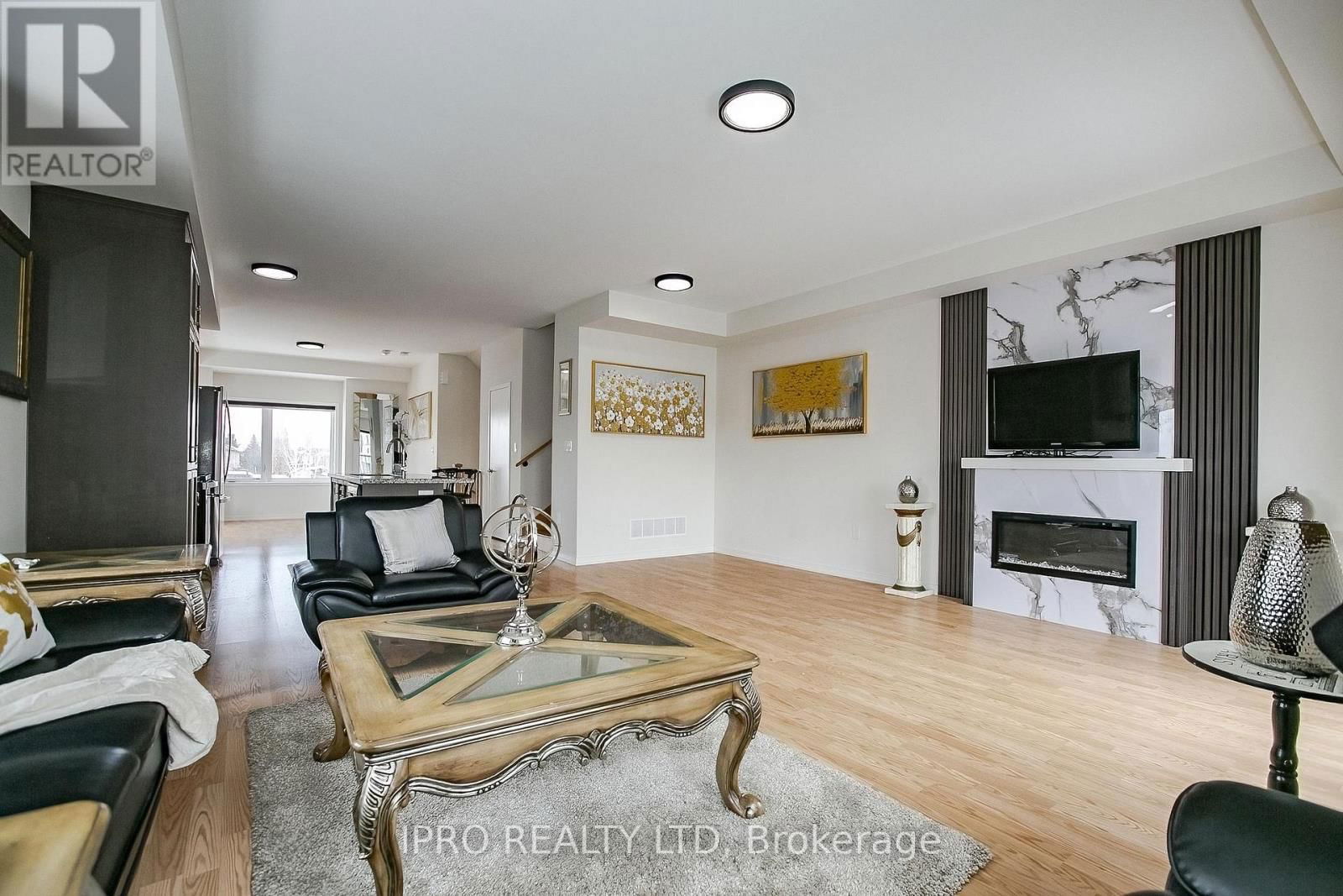 138 LANDSBRIDGE STREET Image 26