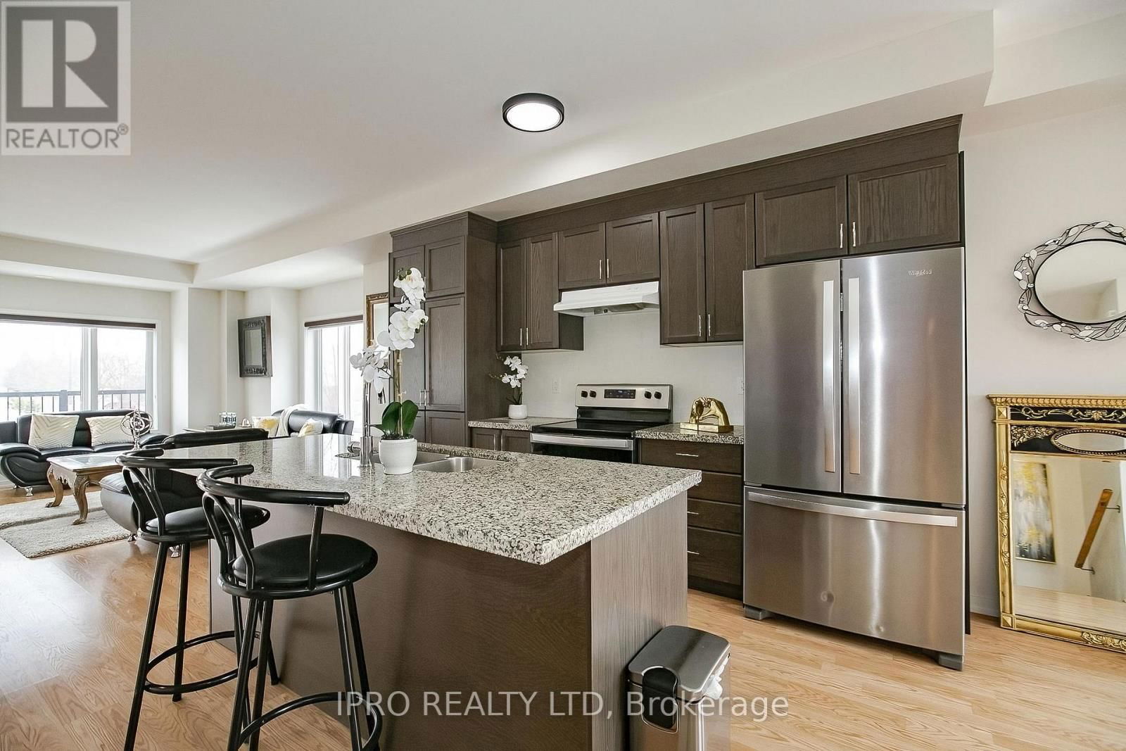 138 LANDSBRIDGE STREET Image 31
