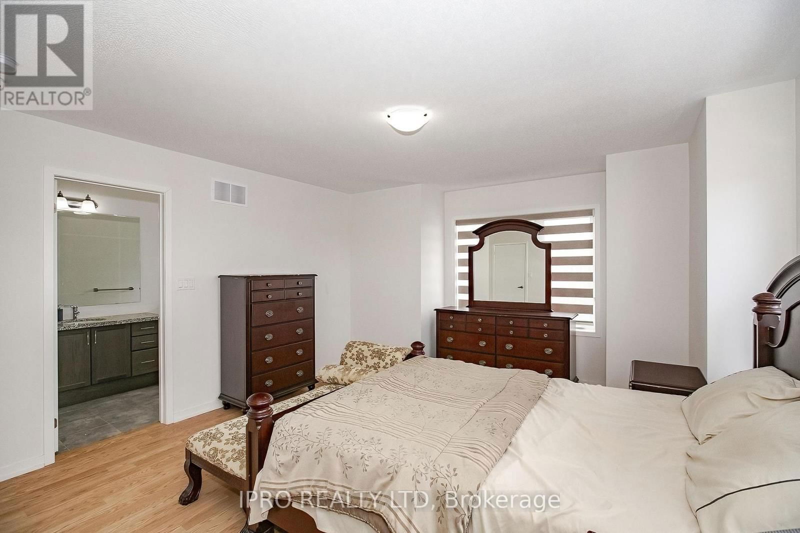 138 LANDSBRIDGE STREET Image 35