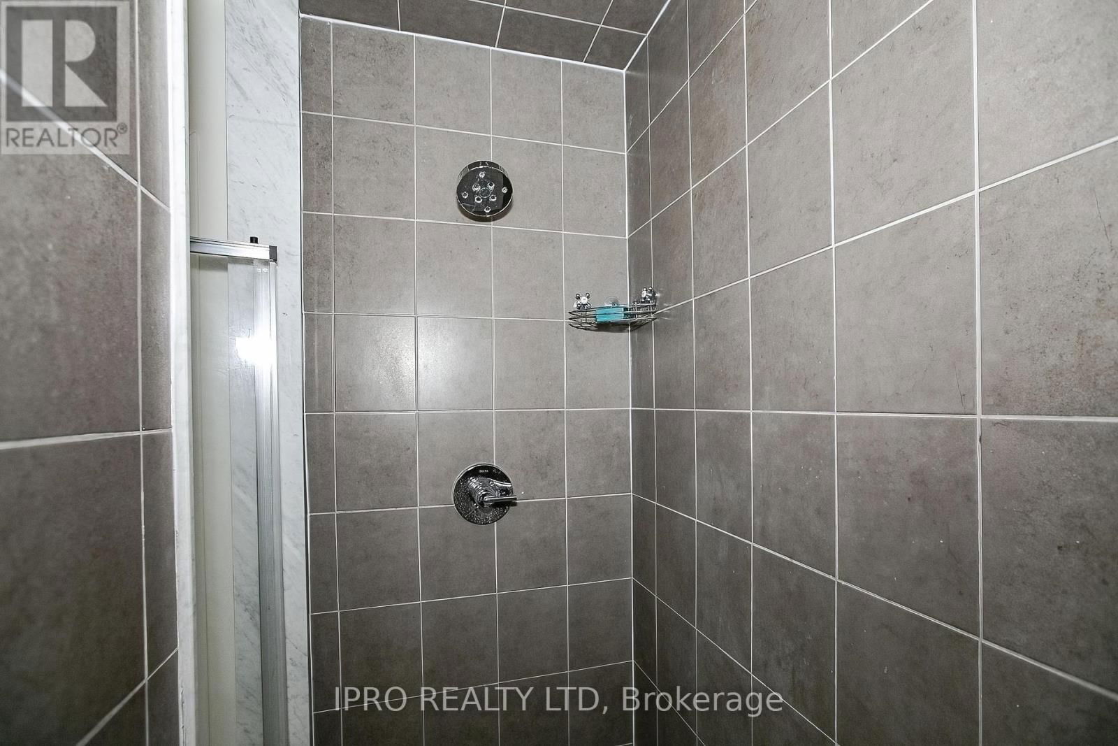 138 LANDSBRIDGE STREET Image 38