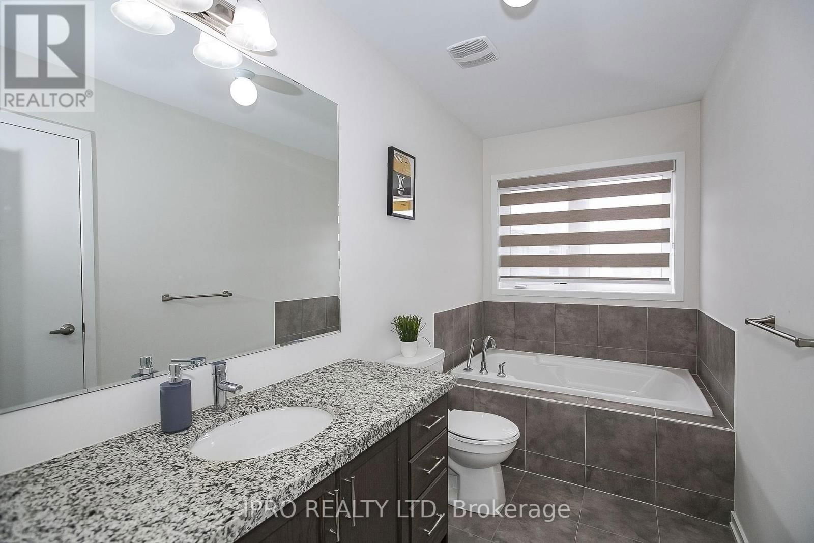 138 LANDSBRIDGE STREET Image 39
