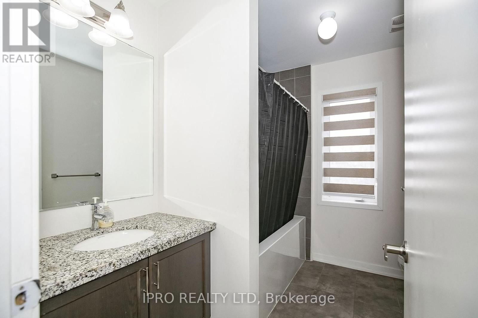 138 LANDSBRIDGE STREET Image 43