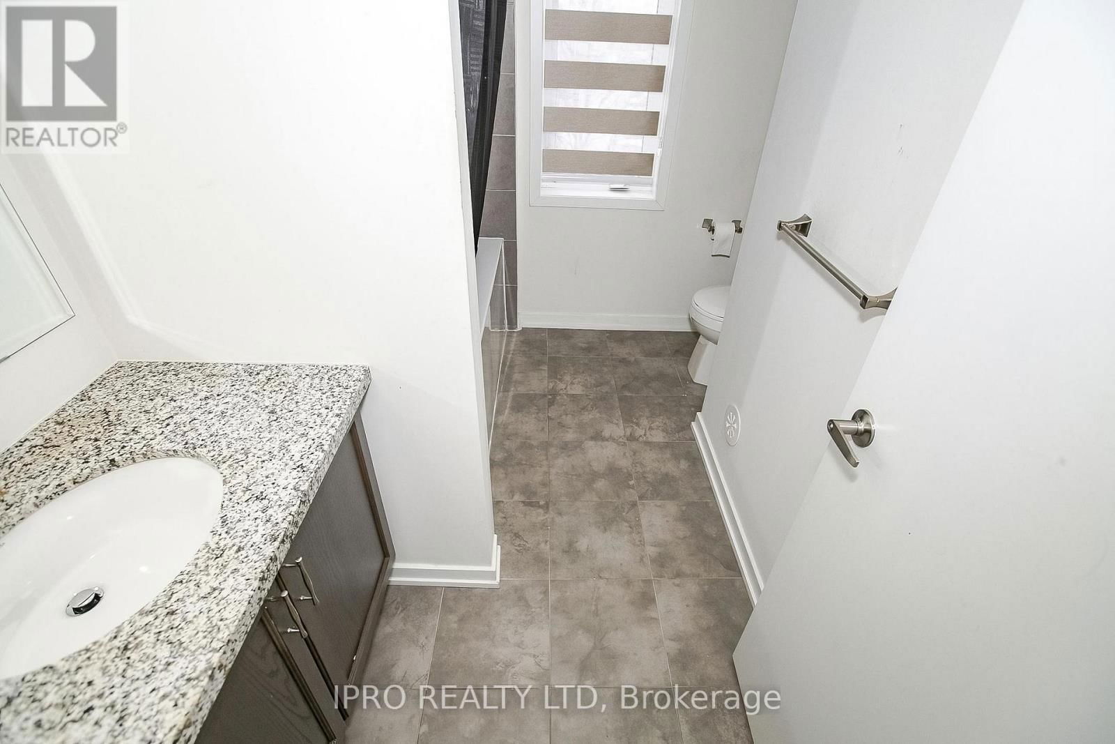 138 LANDSBRIDGE STREET Image 44