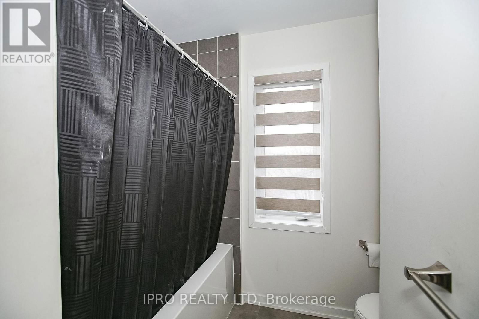 138 LANDSBRIDGE STREET Image 45