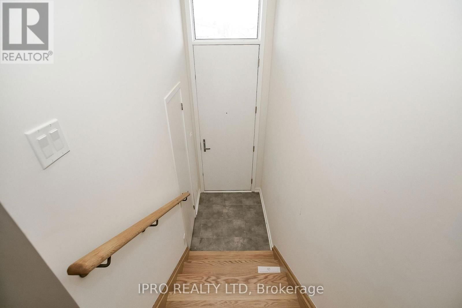138 LANDSBRIDGE STREET Image 6