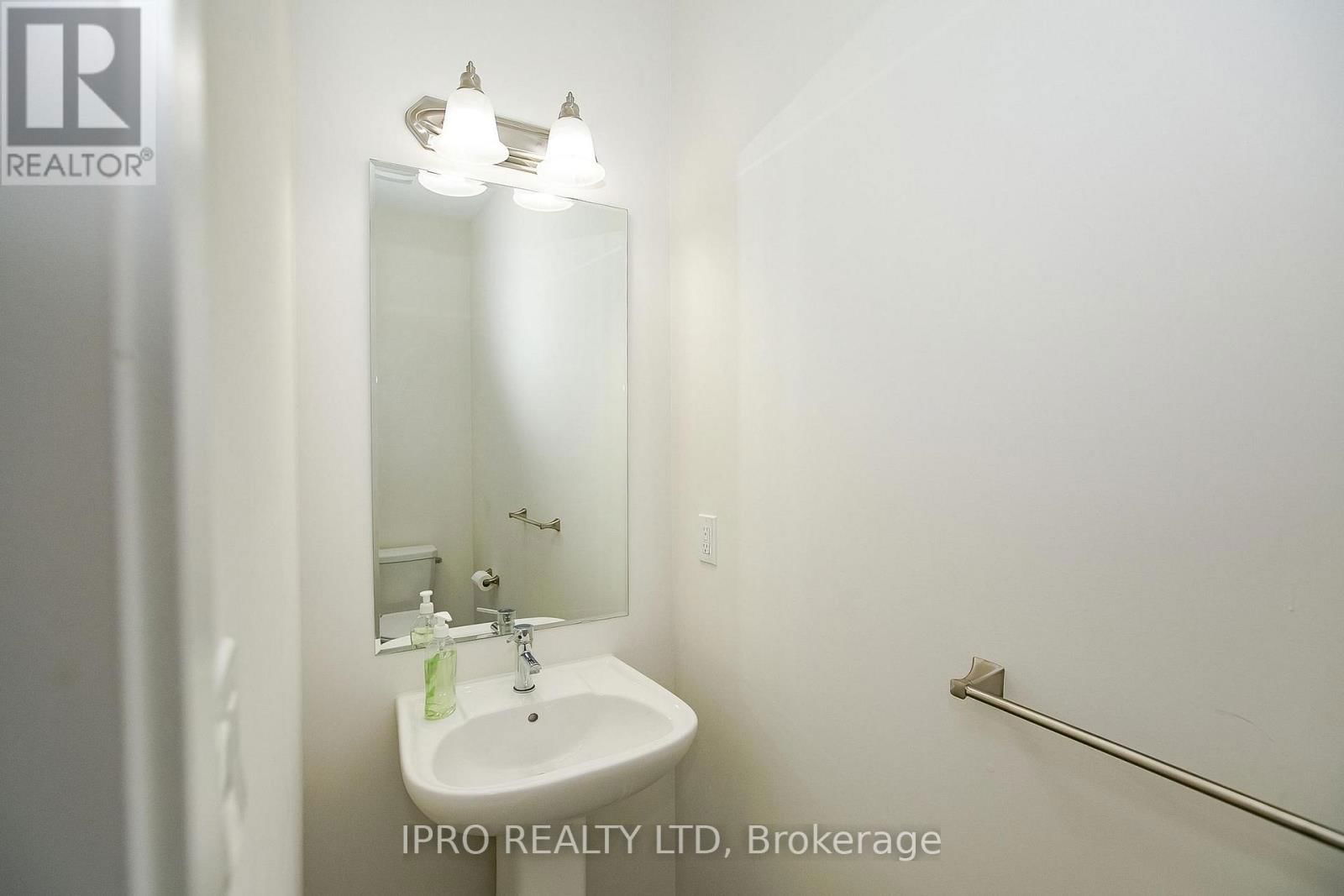 138 LANDSBRIDGE STREET Image 8