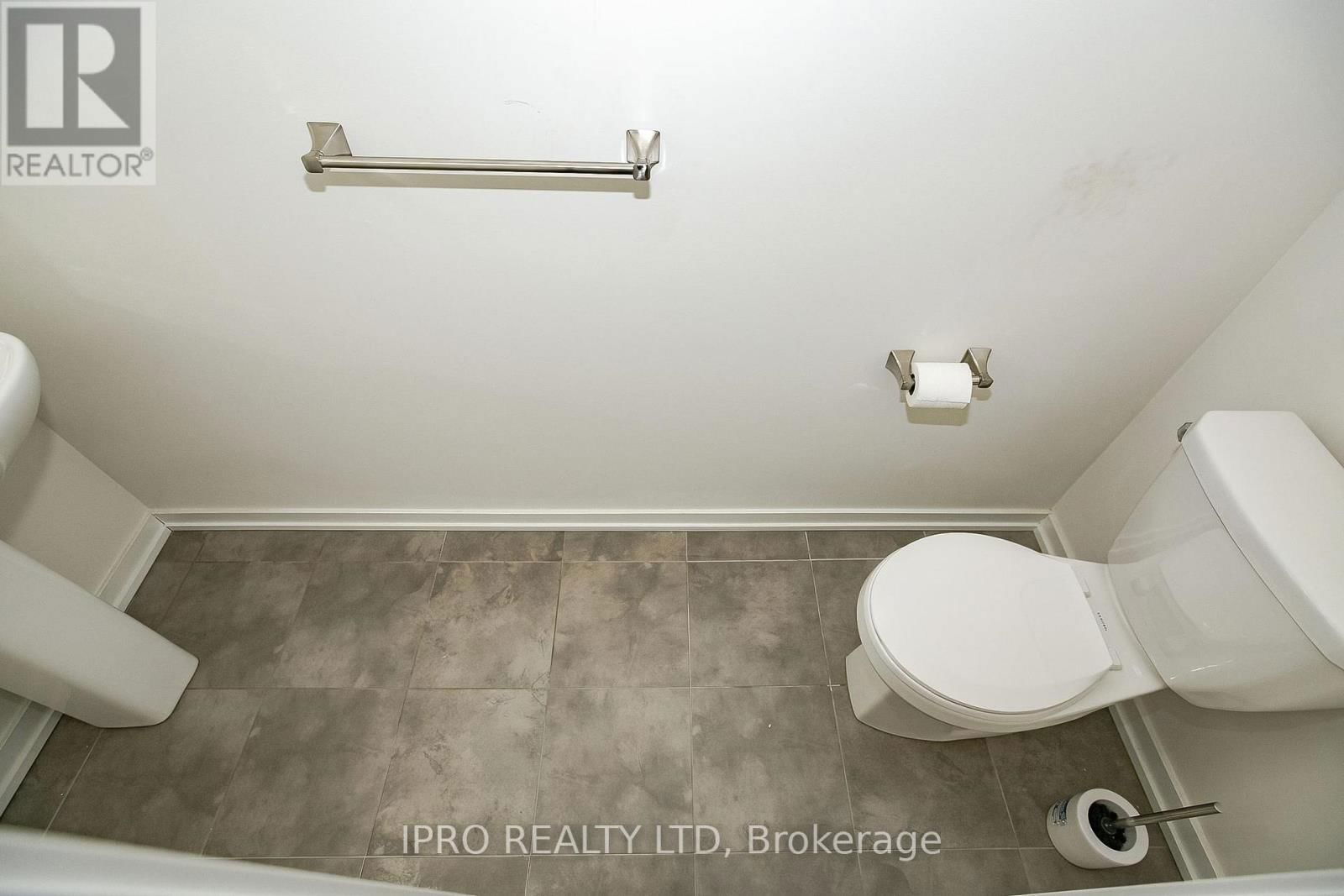 138 LANDSBRIDGE STREET Image 9