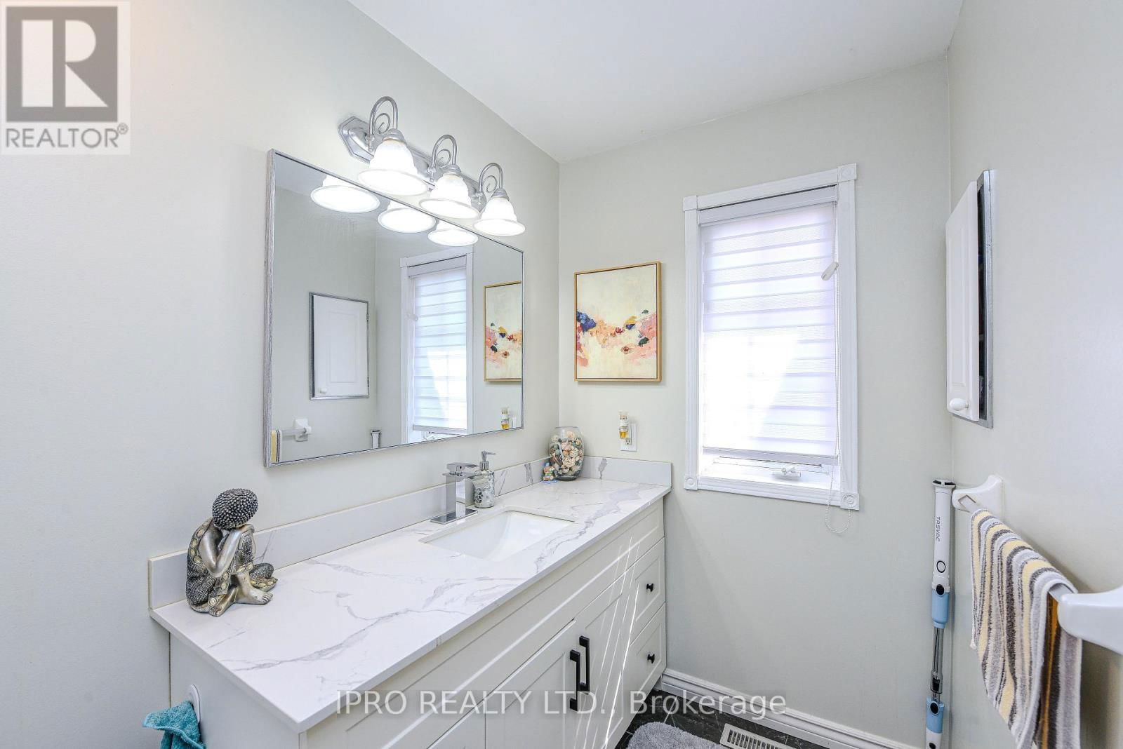 5847 SIDMOUTH STREET Image 32