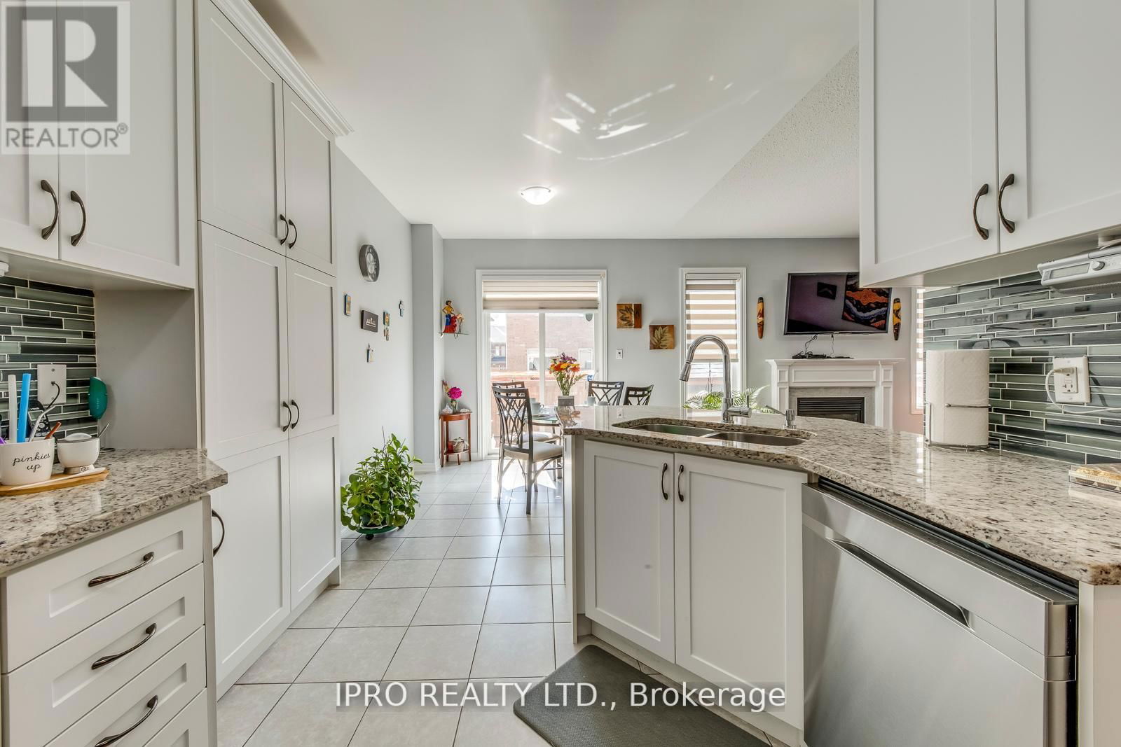 11 TRENTONIAN STREET Image 15