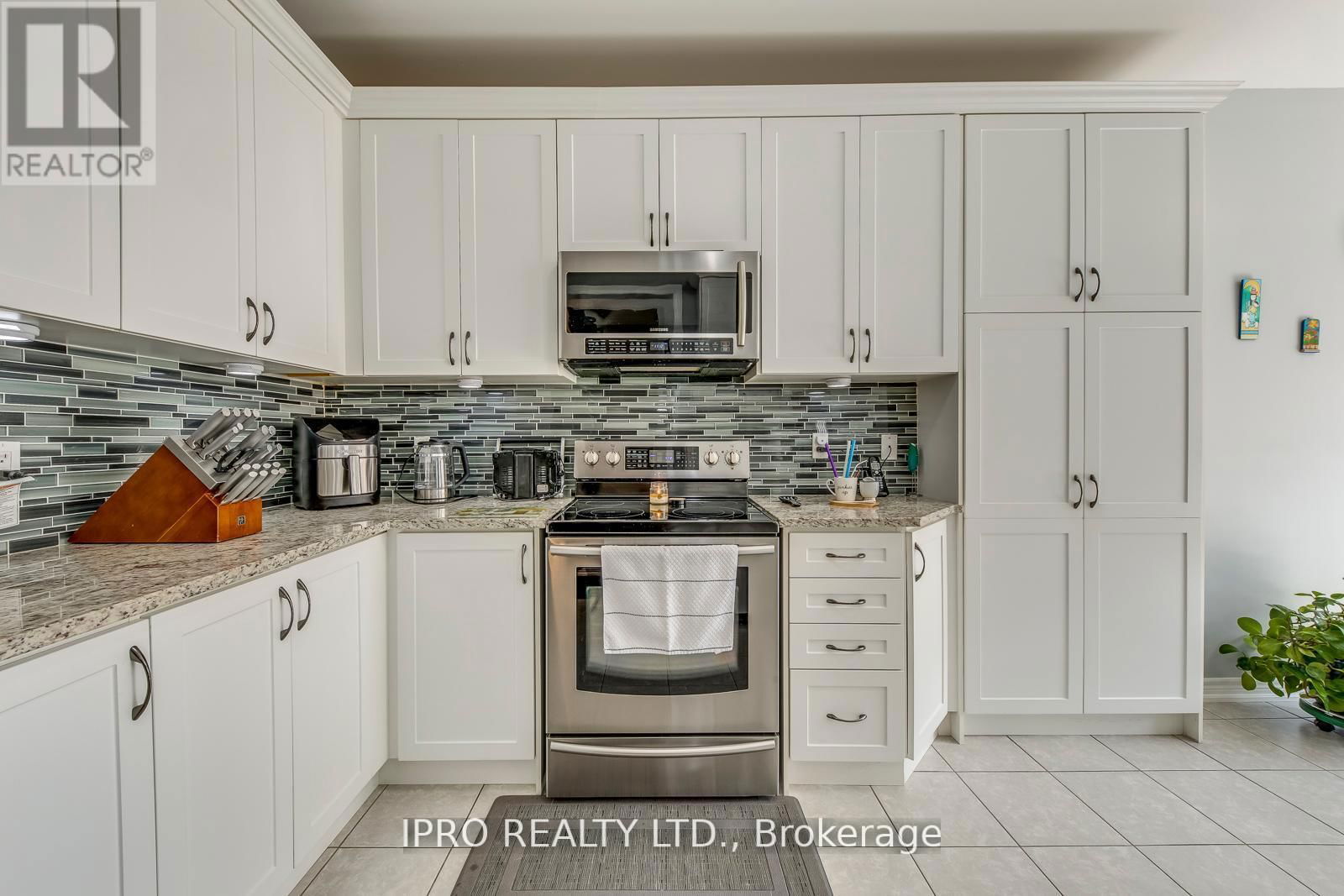 11 TRENTONIAN STREET Image 17