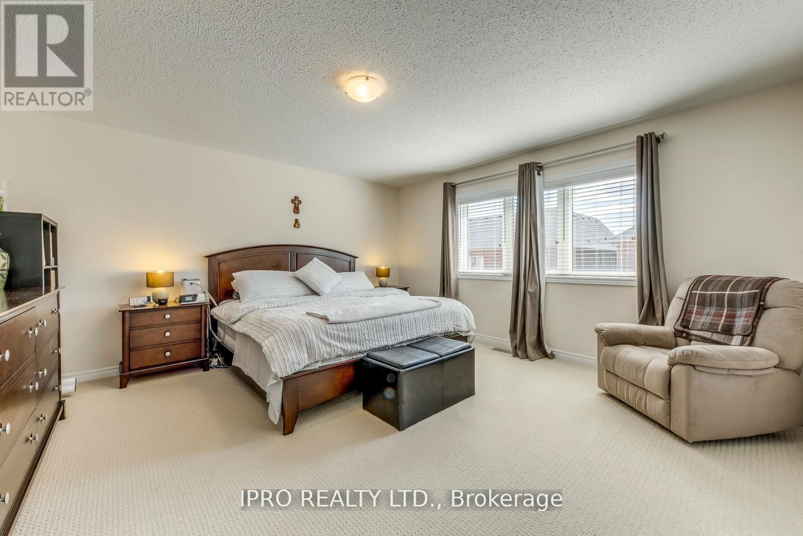 11 TRENTONIAN STREET Image 22