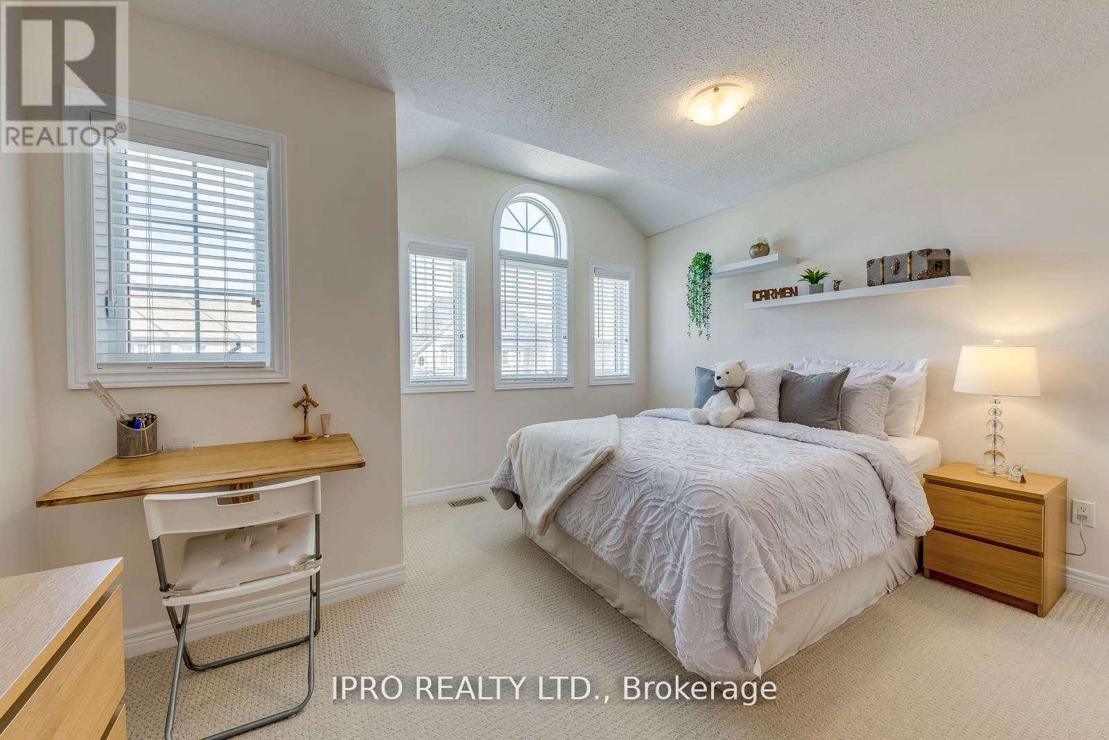 11 TRENTONIAN STREET Image 31