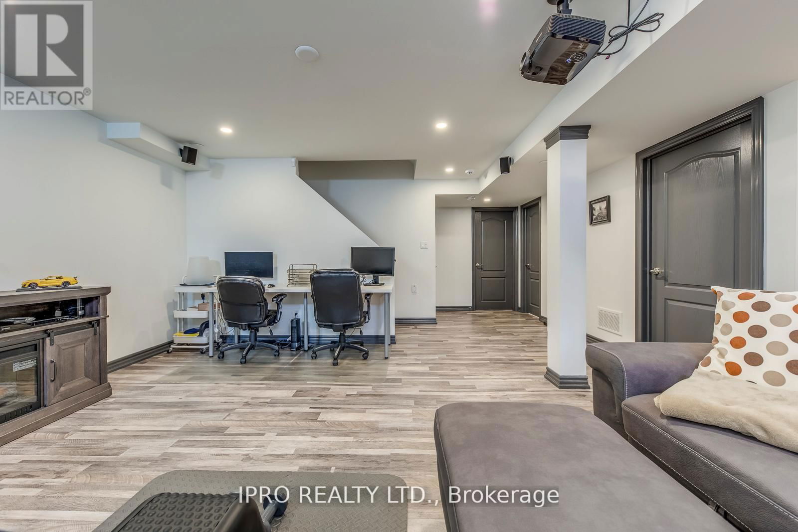 11 TRENTONIAN STREET Image 32