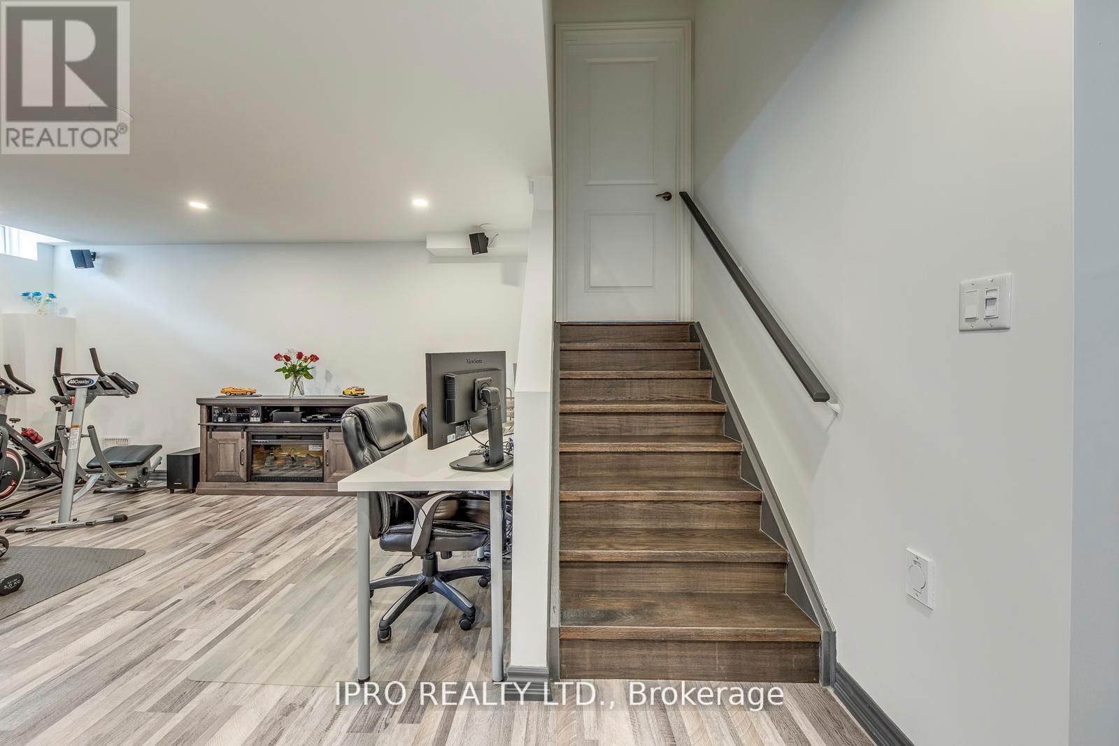 11 TRENTONIAN STREET Image 36