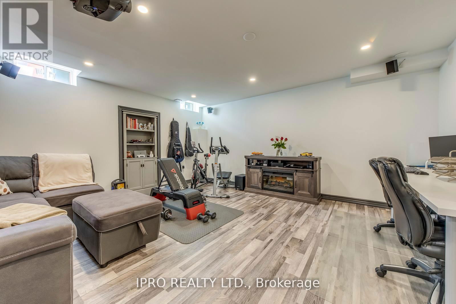 11 TRENTONIAN STREET Image 38