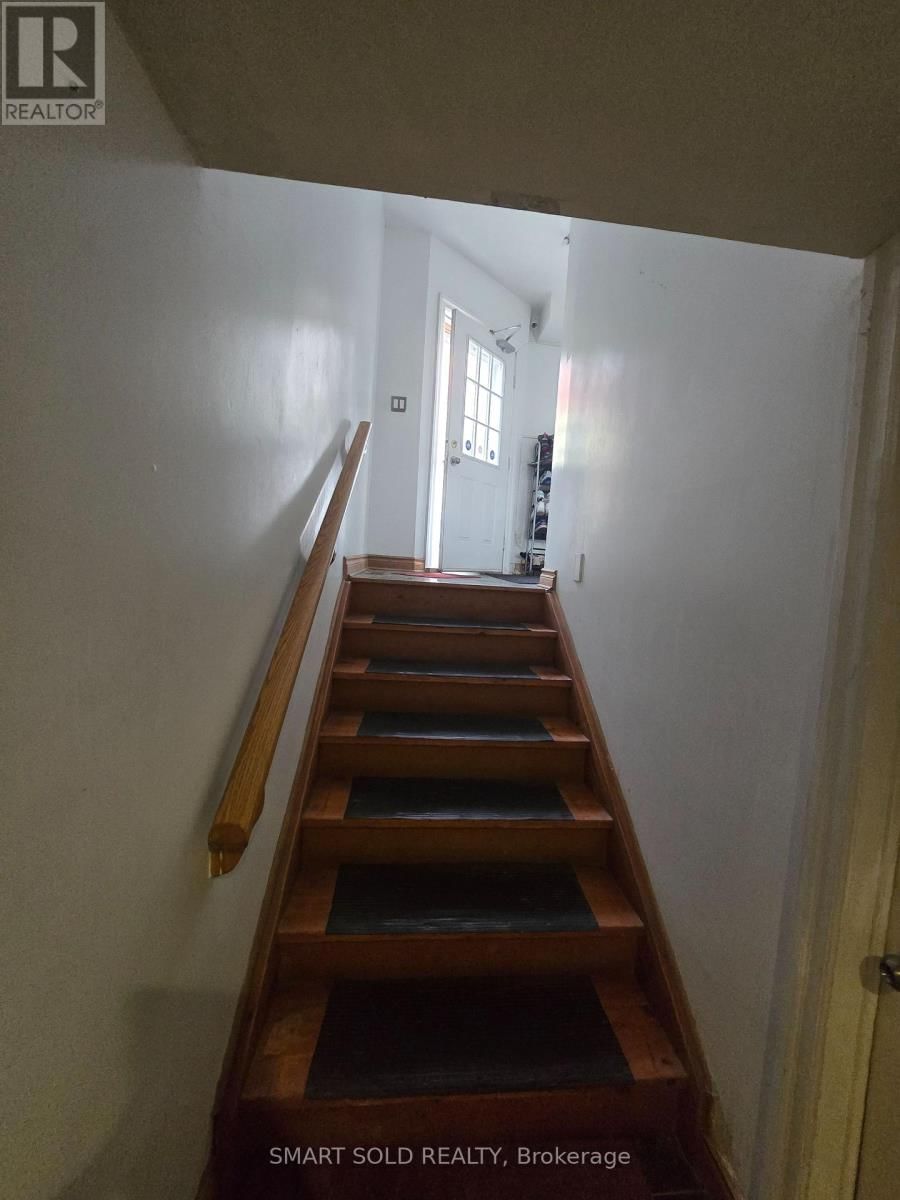 1078 SAWYER AVENUE Image 13