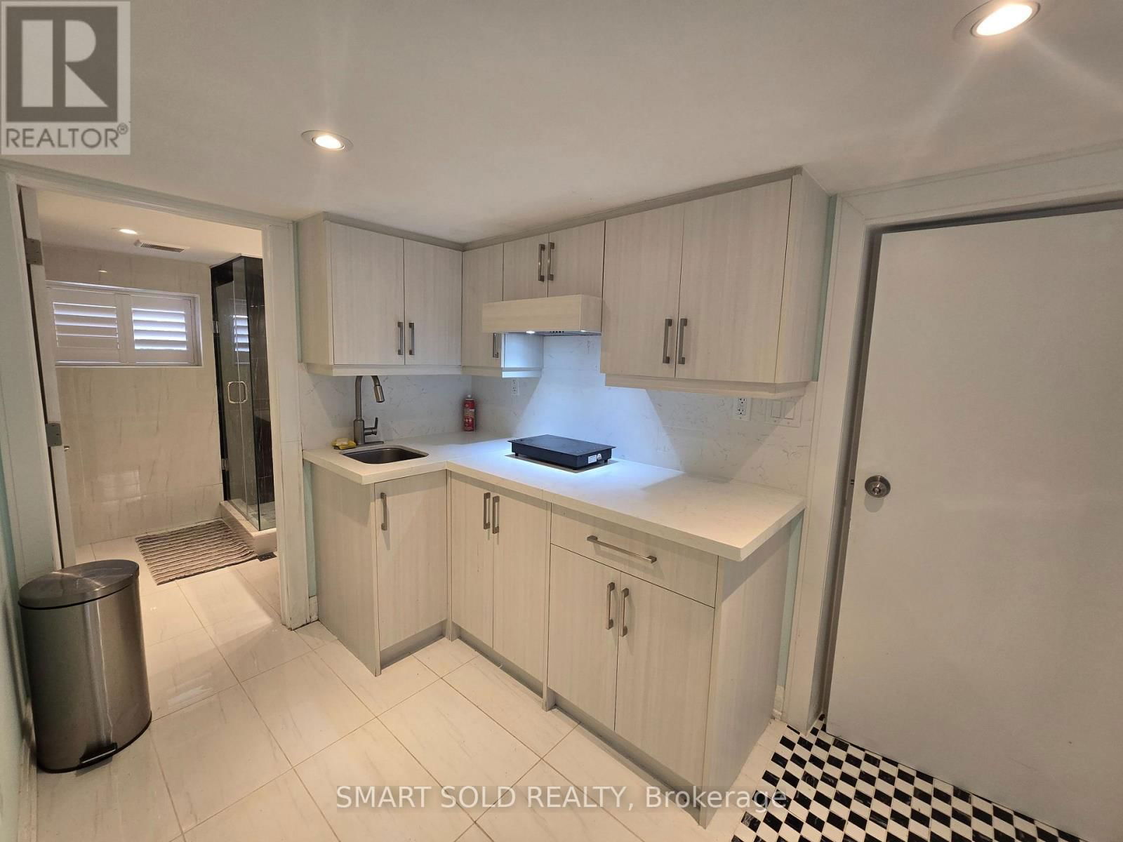 1078 SAWYER AVENUE Image 3