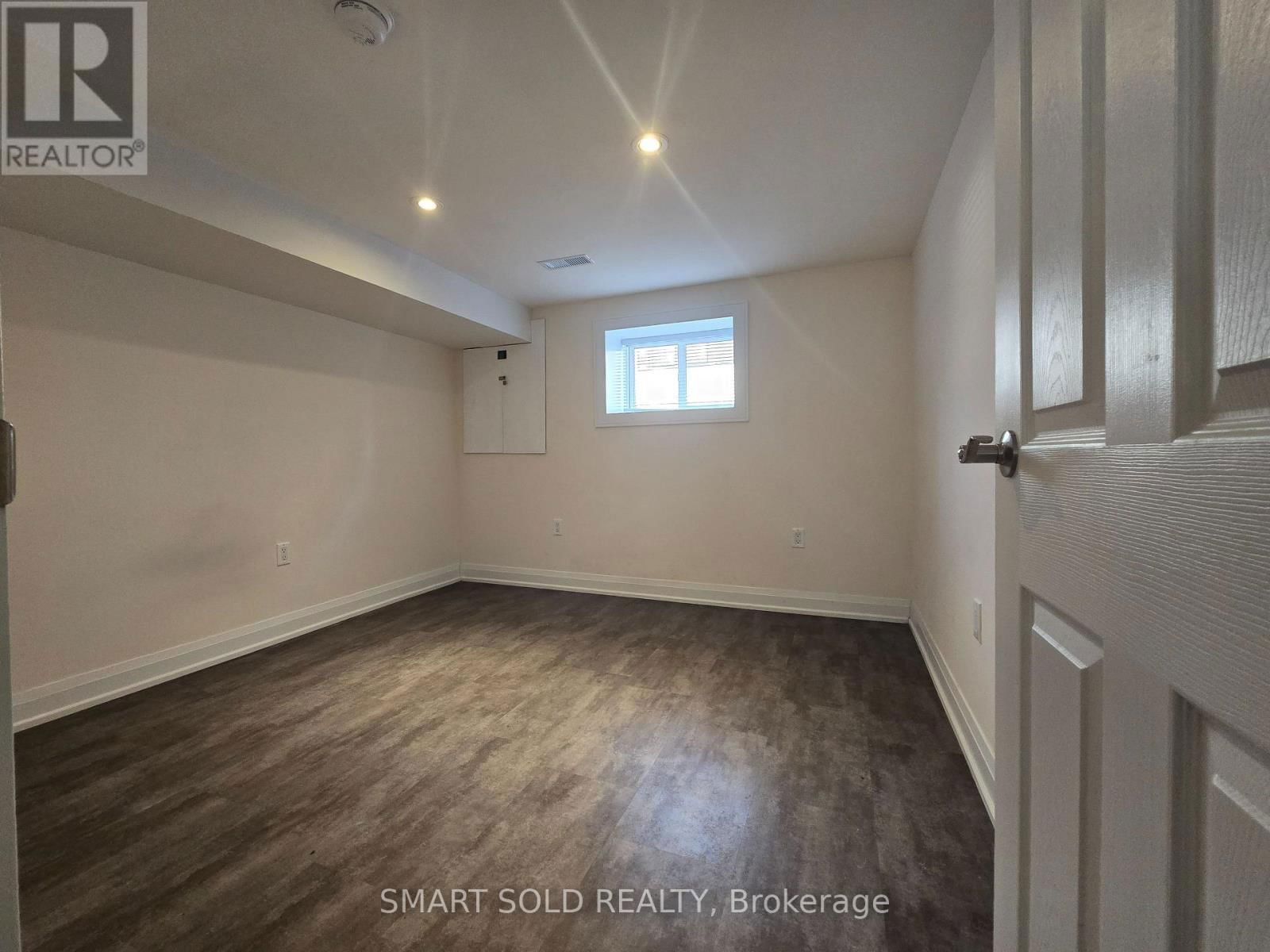 1078 SAWYER AVENUE Image 5