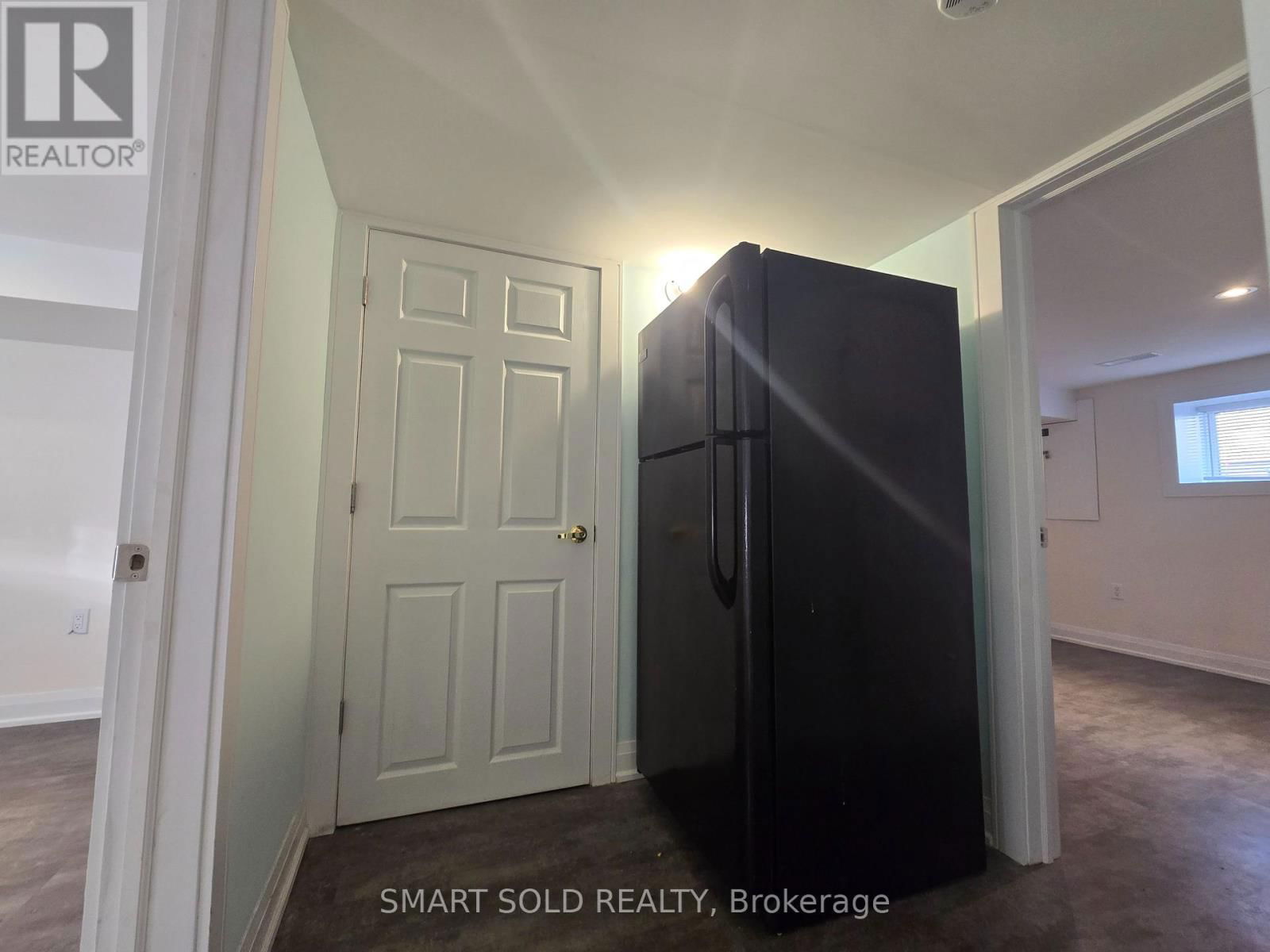 1078 SAWYER AVENUE Image 6