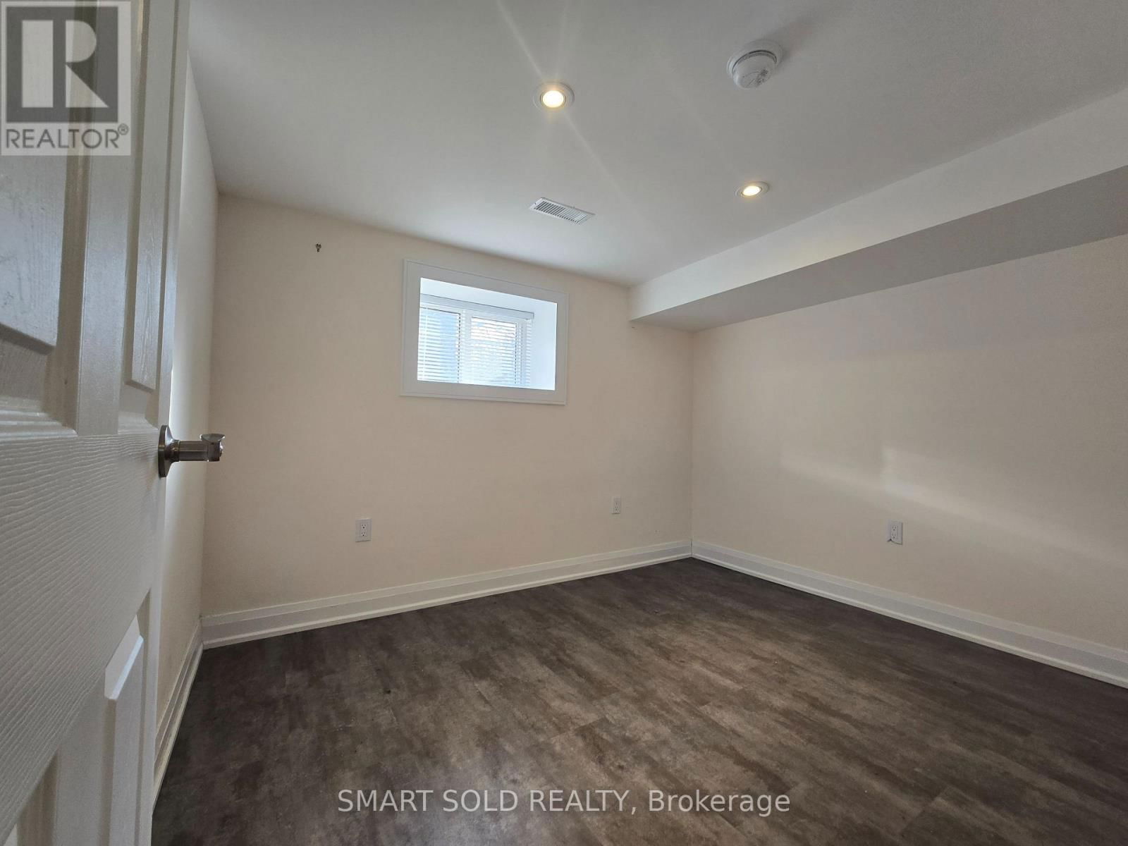 1078 SAWYER AVENUE Image 7
