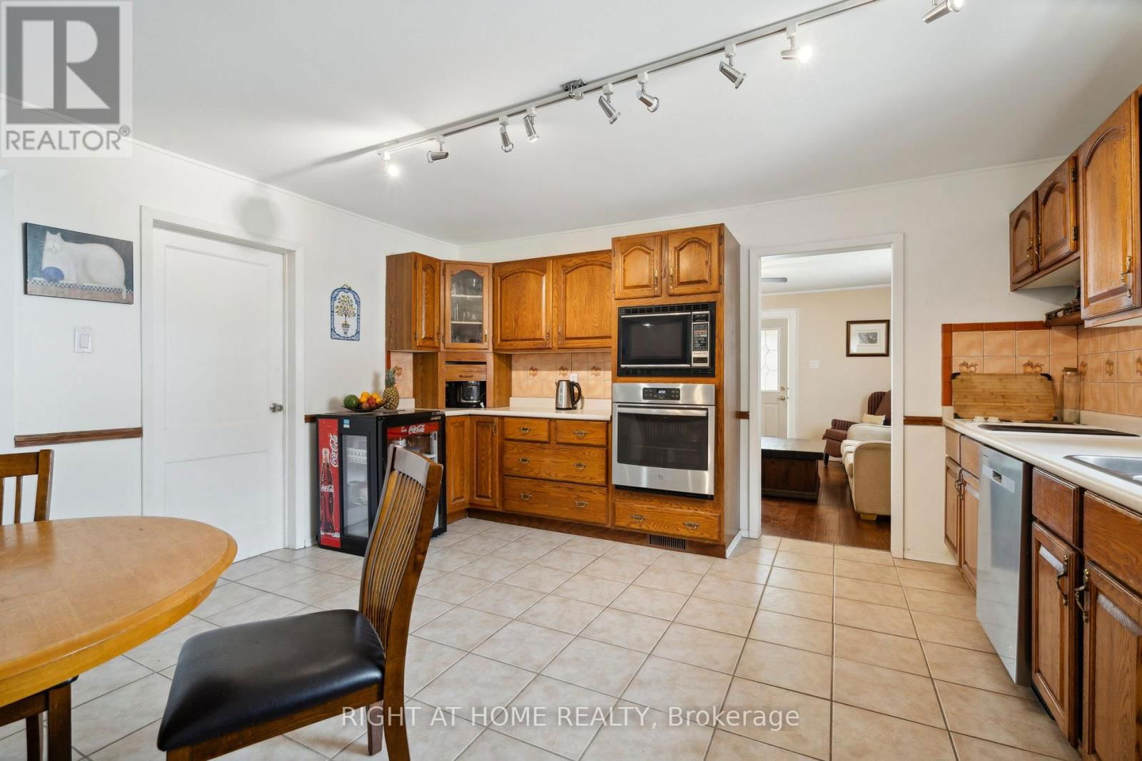 51 FREDERICK STREET SOUTH Image 11