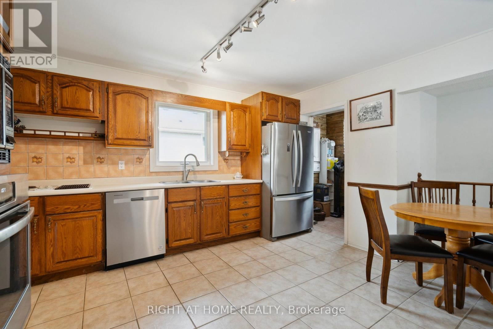51 FREDERICK STREET SOUTH Image 9